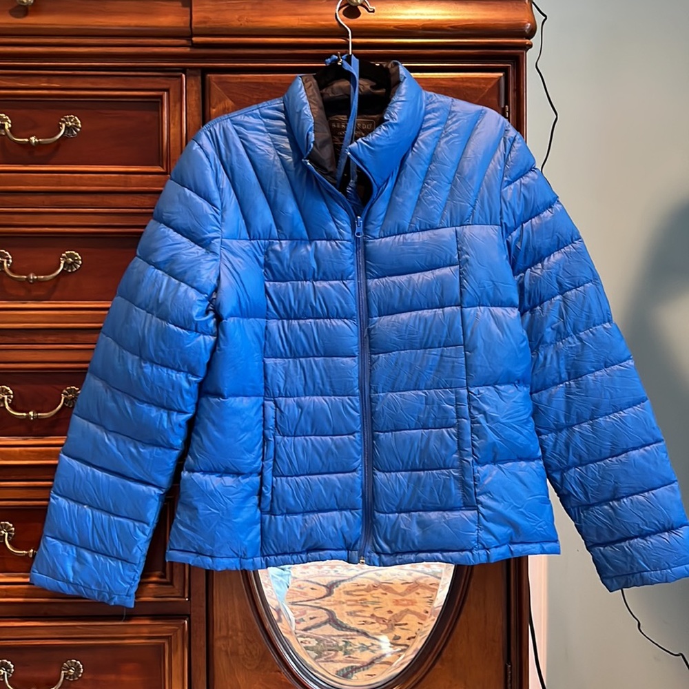 Bernardo packable royal blue feather down puffer sz L with packing bag